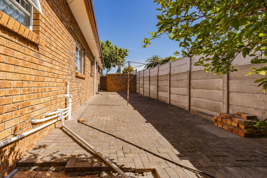 4 Bedroom Property for Sale in Amandelrug Western Cape